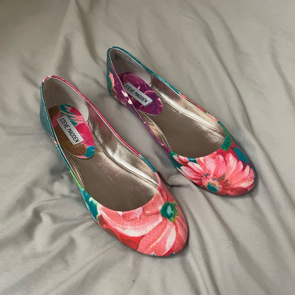 Brand new floral flats